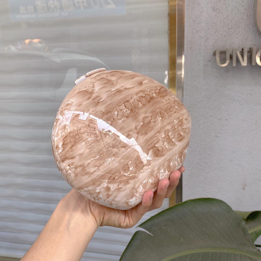 

Niche design goose egg marble pattern irregular glossy simple gradual change personality dinner bag hand messenger bag