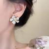 Sweet Flower Stud Earrings for Women Vintage Metal Ear Stud Girls Fashion White Enamel Earring Party Wedding Jewelry