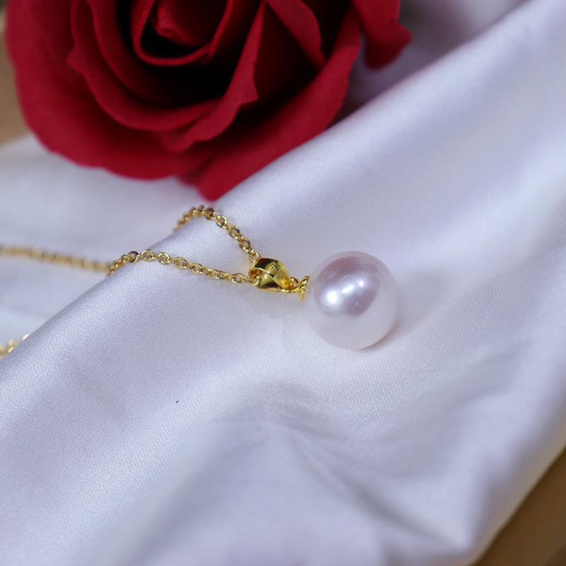 Versatile S925 Silver Pendant Necklace with Natural Freshwater Pearls - Exquisite Clavicle Chain Jewelry Gift for Women