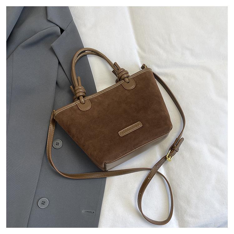 Niche high-end retro matte bag women's 2025 new messenger bag trendy fashion vegetable basket single shoulder bucket bag