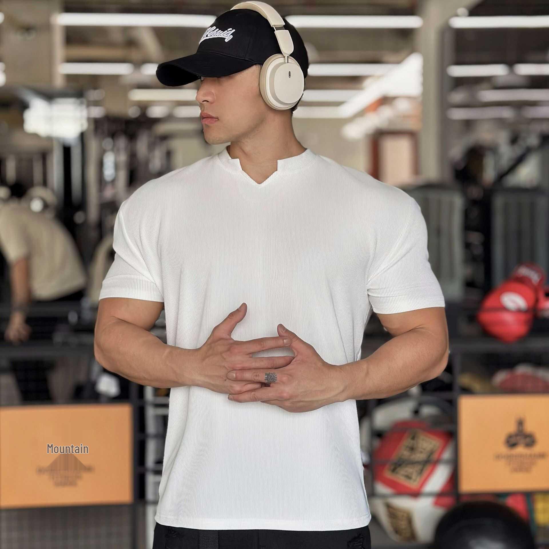 

Мужская спортивная футболка с V-образным вырезом, быстросохнущая - Свободный крой, Эластичная, Большой размер, Фитнес и Тренировки. XXL