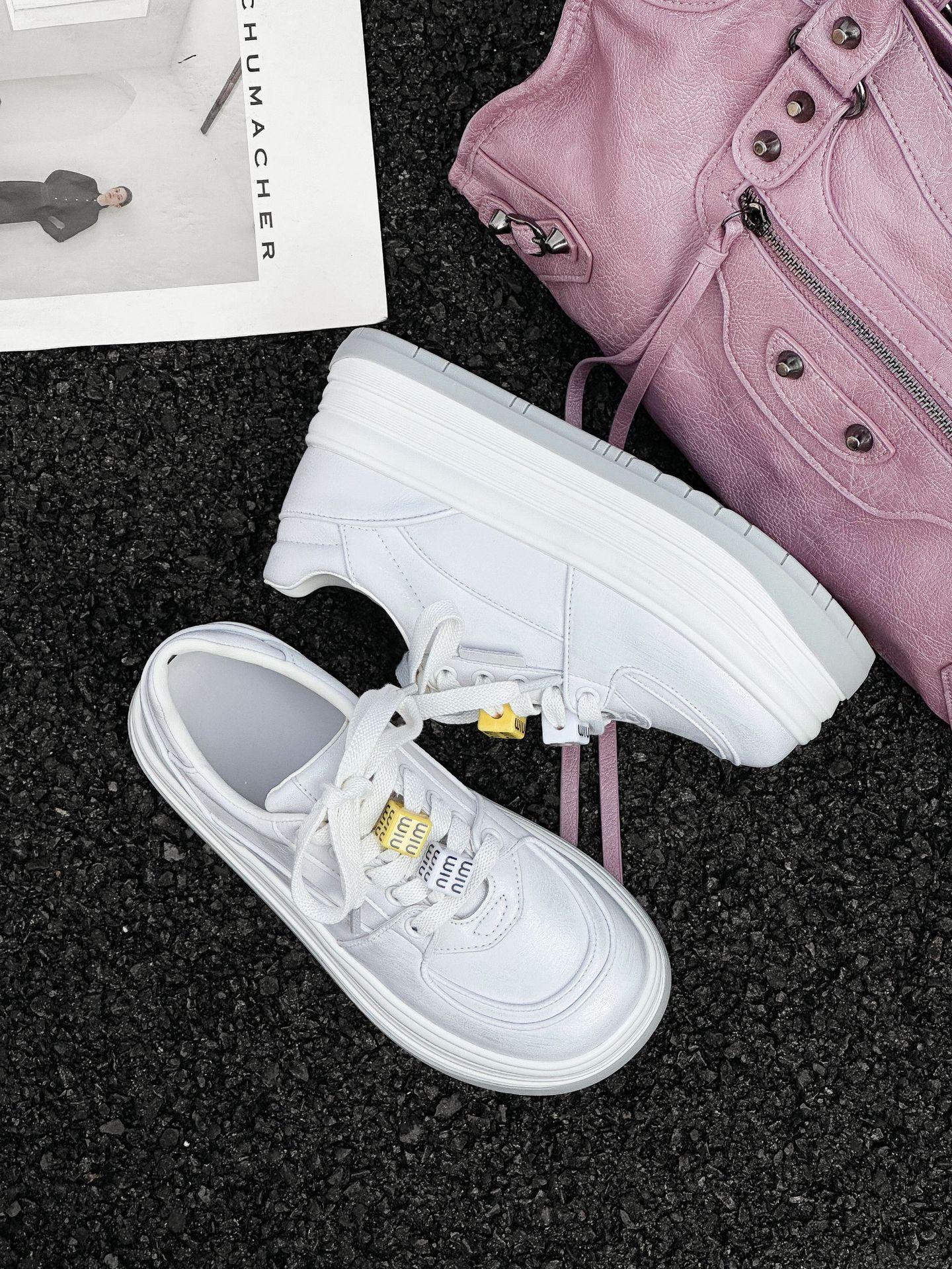 

thick-soled leather little white shoes women s spring new heightening board shoes versatile sports and leisure shoes fashion small single shoes trend 39 срібло сірий колір