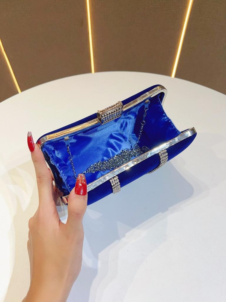 Samtige Abendclutch mit Diamantakzenten für formelle Anlässe