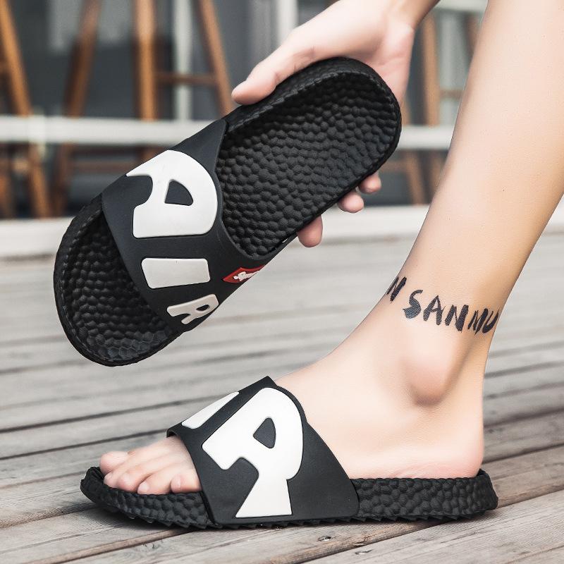 Fashion Slippers Mens 2025 Summer Wear Non-Slip Trend Home Bathroom Bath Sandals Mens Casual Outdoor Man Summer Slippers