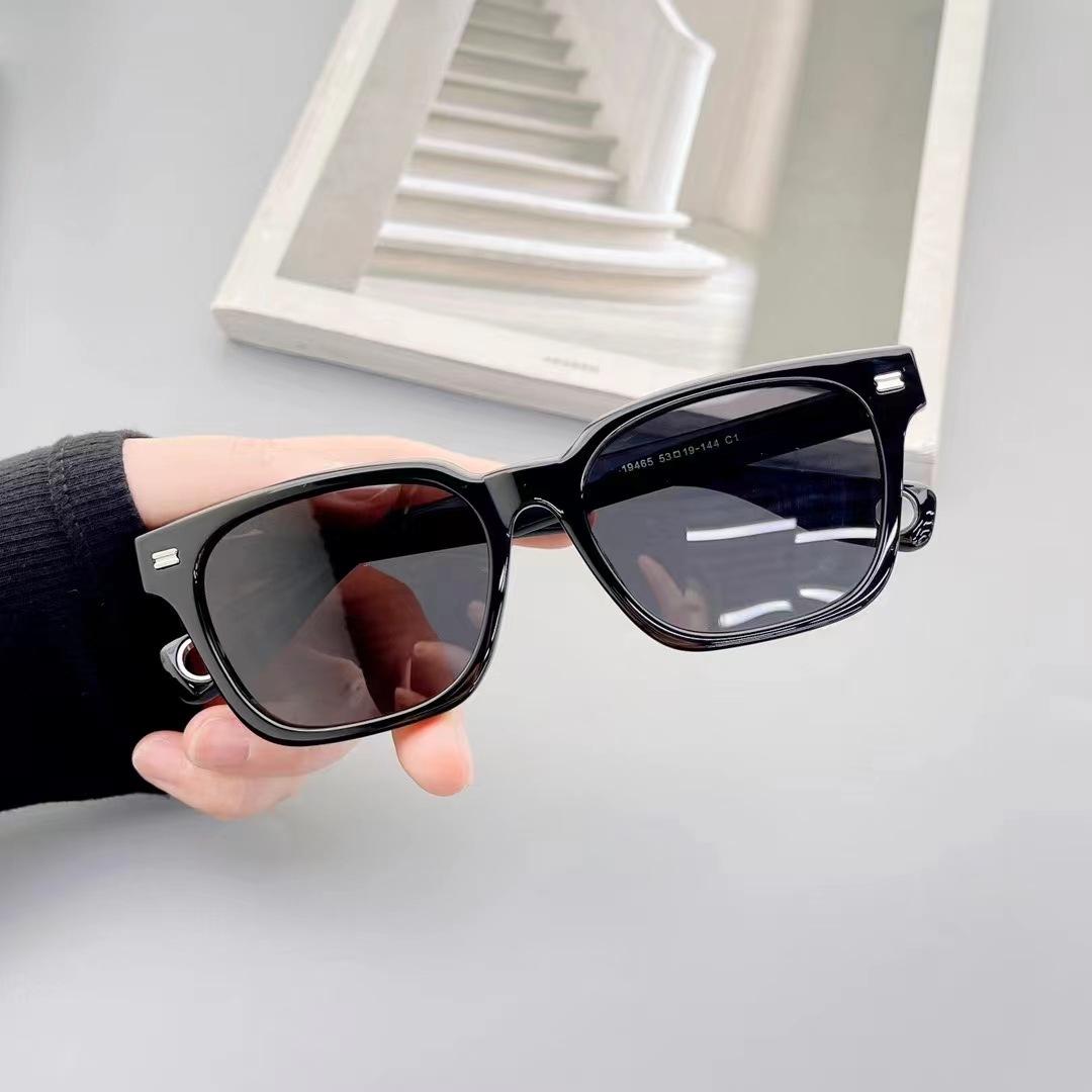

Fashionable Korean Style Sunglasses gentlemen Rivets Decoration Square Shape Sunglass for gentlemen Holiday Travelling Woman Sun Glass