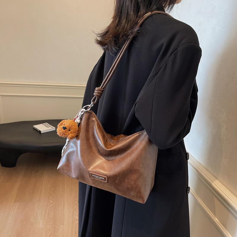 Retro Matte Small Bag Women 2025 New Casual Versatile Messenger Bag Commuter Shoulder Bucket Bag