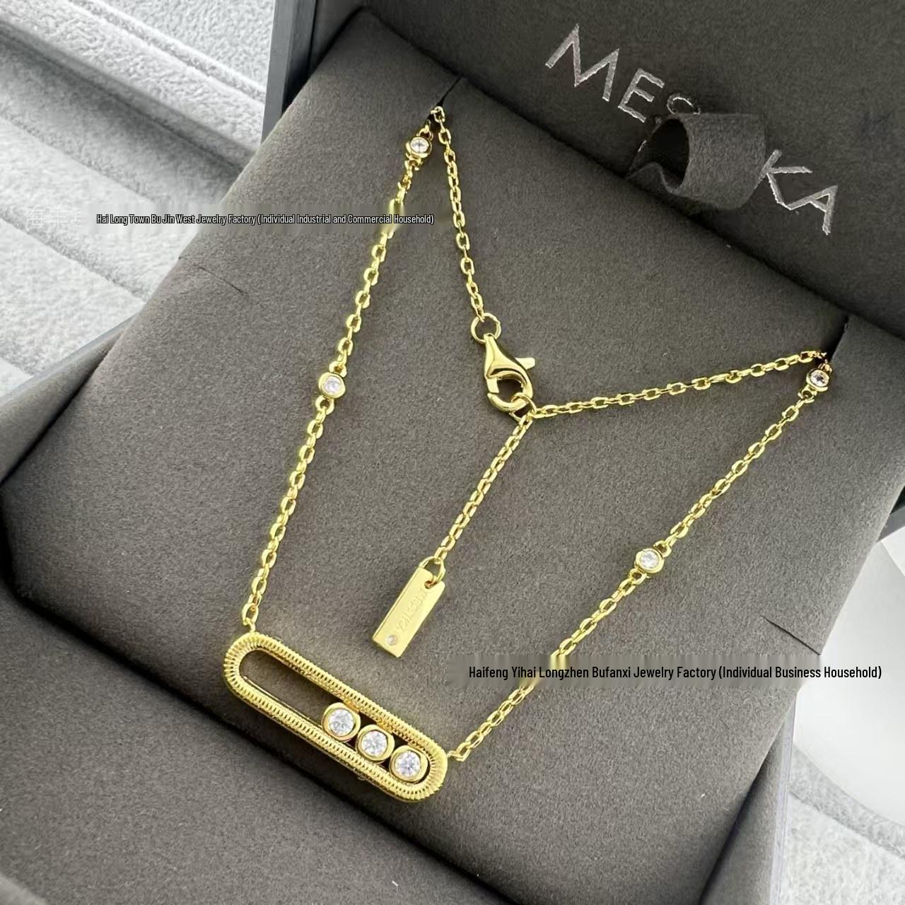 Women s Luxury Messi-Inspired Three-Diamond Brushed Necklace золотой