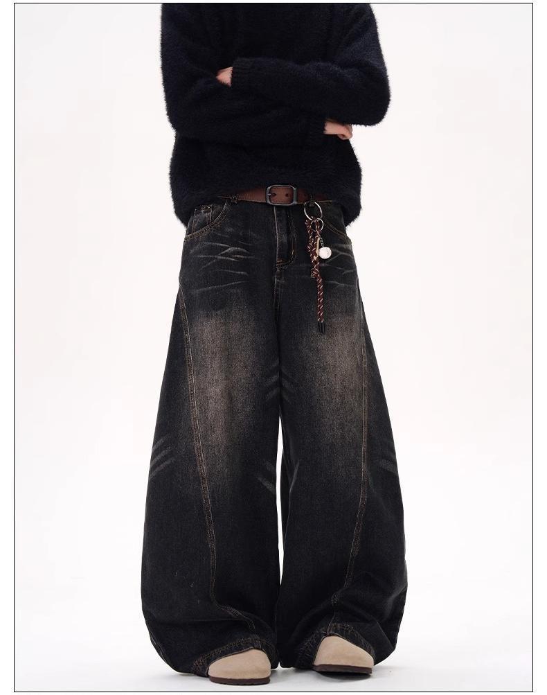 Jeans Unisex in Denim Lavato Retrò: Pantaloni dritti, larghi, a gamba larga con un look cool di alta gamma