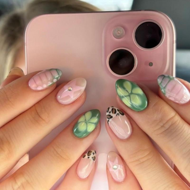 

Fresh Green Short Round Wearing Nail Summer New Art Plate Press On Nails