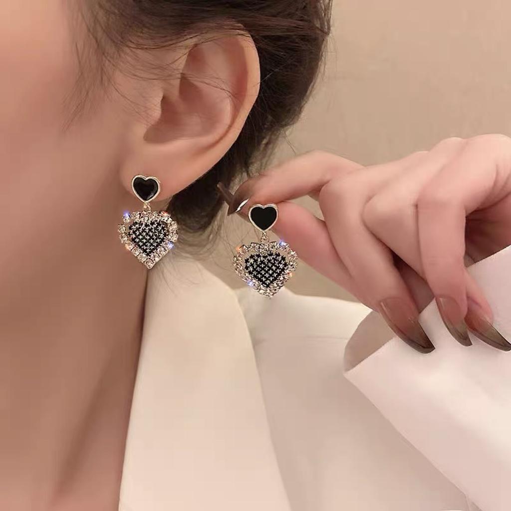 Elegant White Shell Heart Pearl Earrings For Women Sweet Gold Tone Dangle Earrings