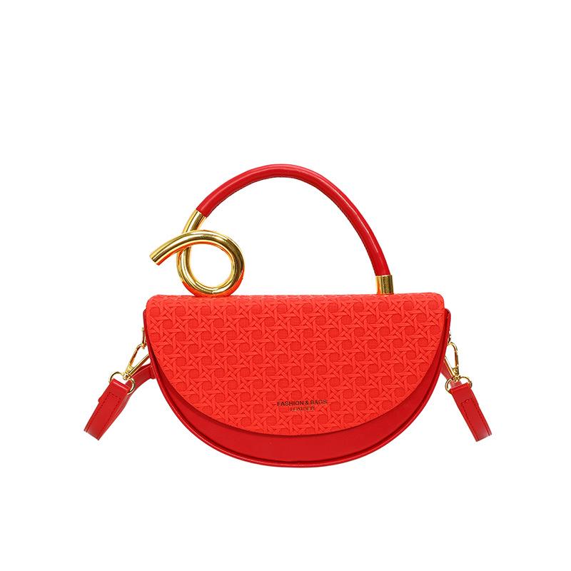 2025 Fashionable Women s Diamond Pattern Saddle Crossbody Bag