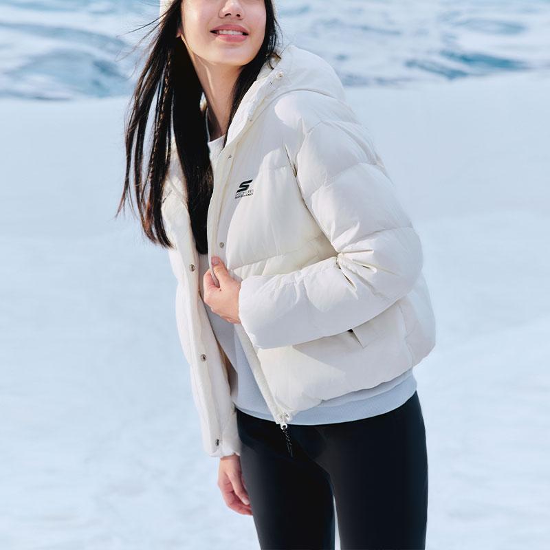Skechers Basic Letter Logo Printed Woven Hooded Warm Short Jacket Down Coat Women jackets Tofu-White P423W084-0211