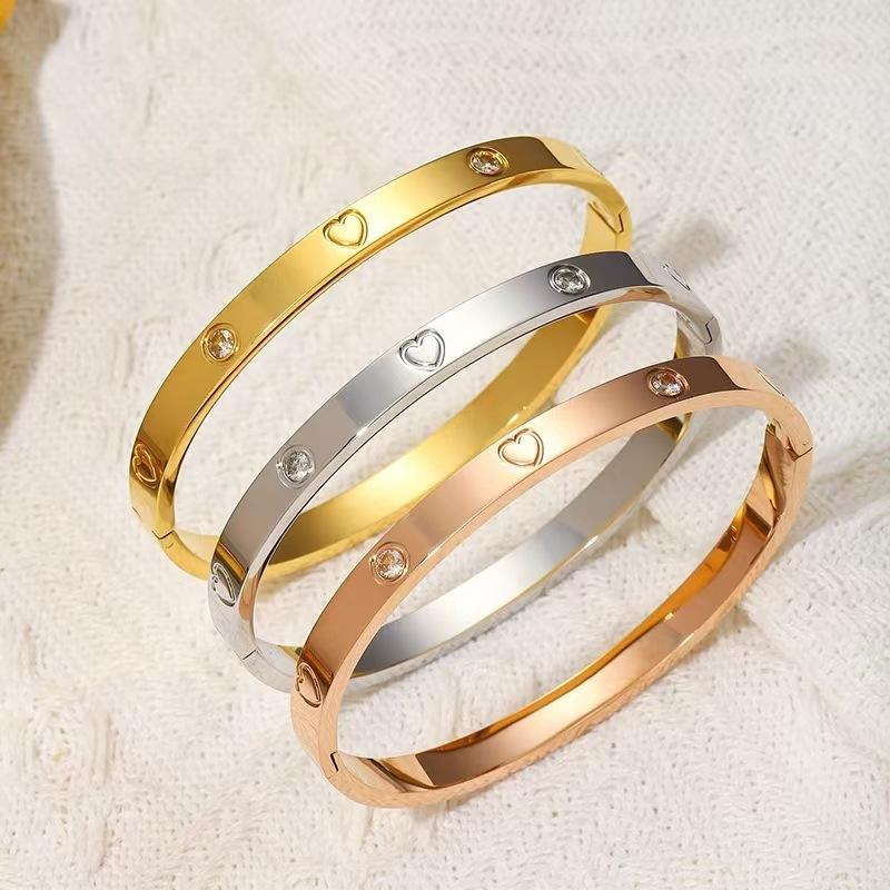 Htpwe Stainless Steel Printed Love Four-leaf Clover Bracelet Women 18k Gold Plated Couple Holiday Gift Bracelet Party Zircon