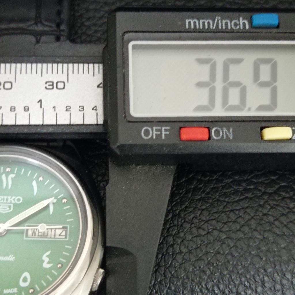 VINTAGE SEIKO 5 AUTOMATIC 7009A JAPAN MENS GREEN COLOR DIAL WATCH A708759-1