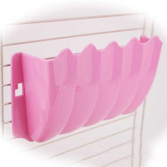 Wiszący Karmnik na Trawę Trwały Oszczędzający Miejsce Plastikowy Stojak na Trawę dla Małych Zwierząt