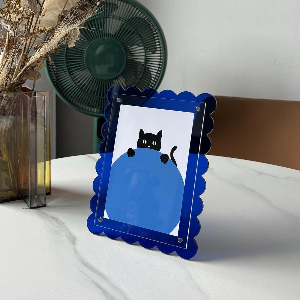 Bunter acrylfarbener Wellen-Magnet-Fotorahmen für den Tisch