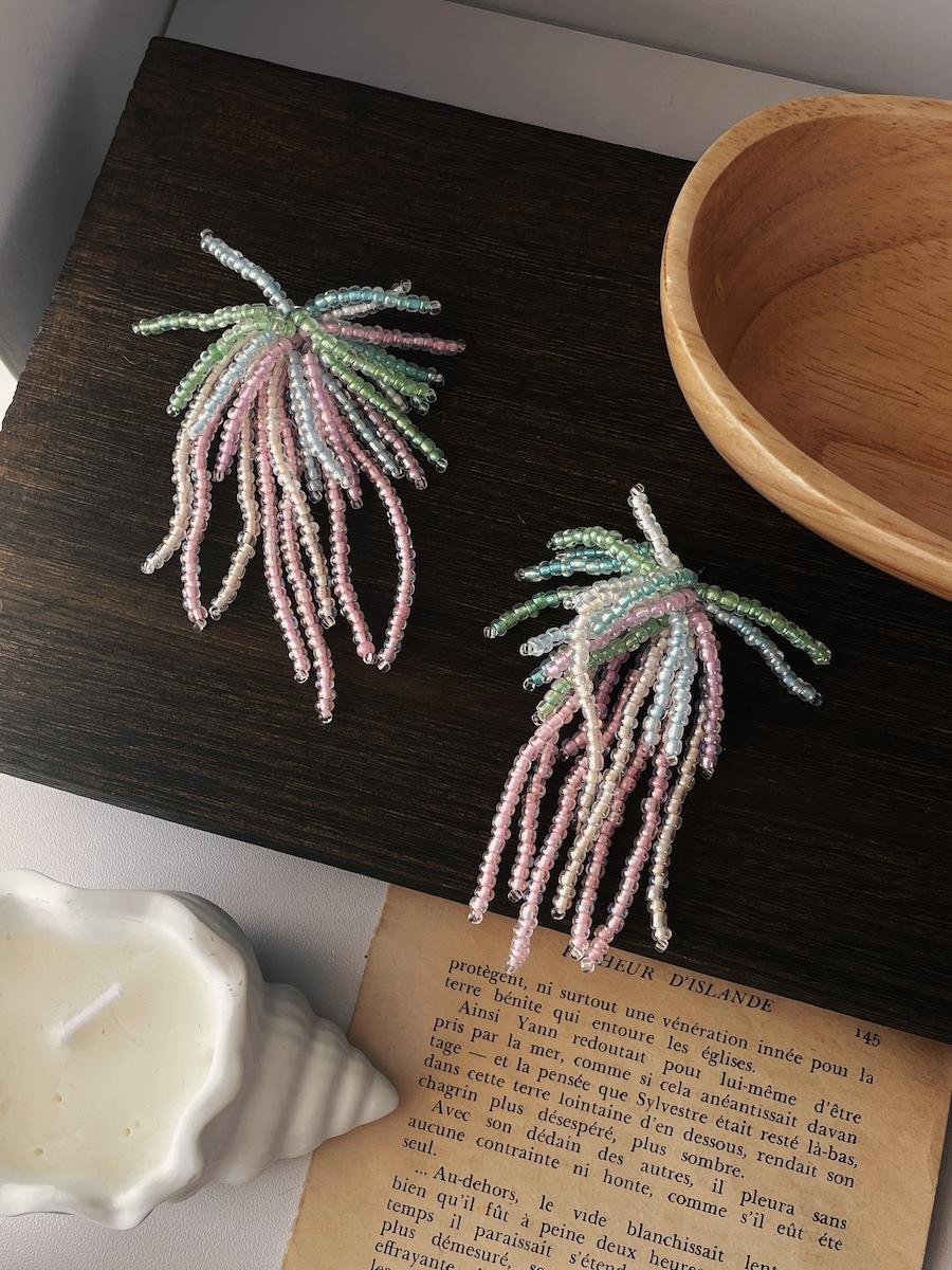 

Серьги-кисточки с глазурованными бусинами цвета фейерверка, свежие и милые нишевые серьги, модные универсальные серьги для женщин