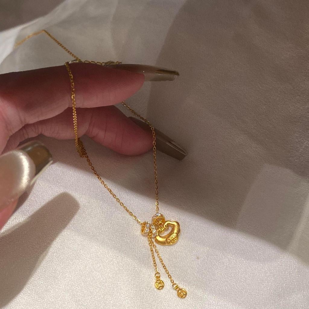 Auspicious Clouds Lock Necklace: Exquisite Gold-Tasseled Clavicle Chain for Women