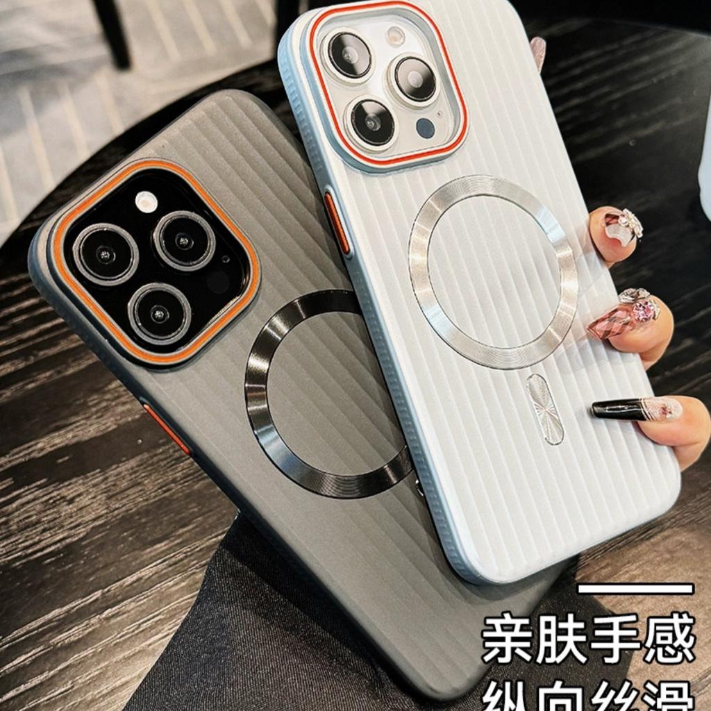 The new non-slip corrugated is suitable for Apple 15promax mobile phone case, and the new iPhone 15 magnetic protective case.