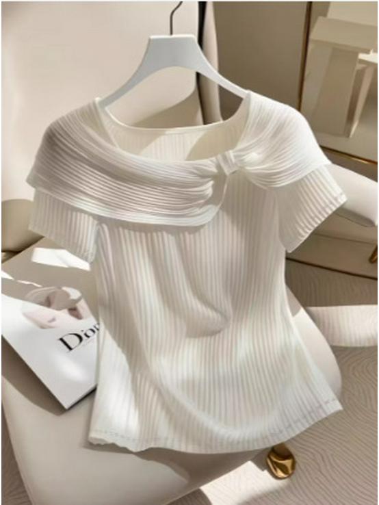 Plus Size Women's Pleated Slimming Round Neck T-shirt with Short Sleeves