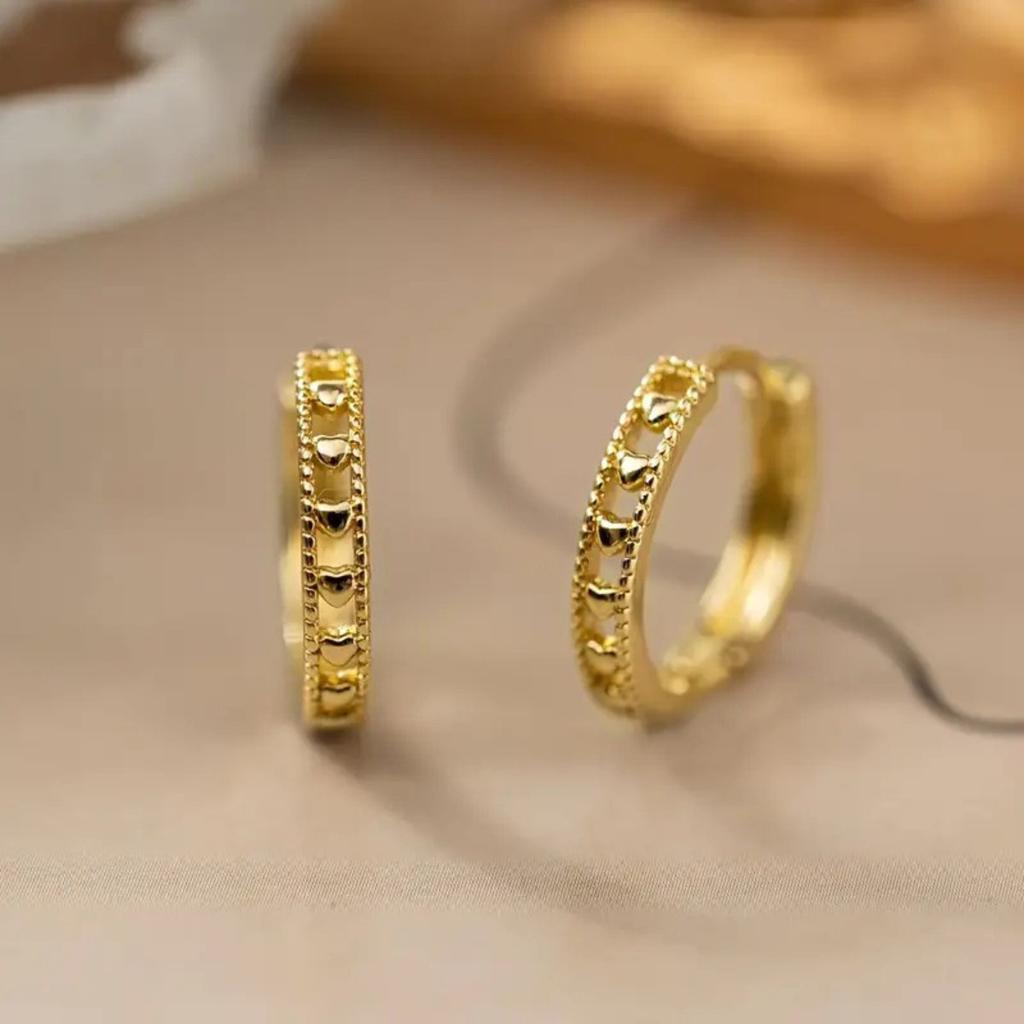 Hollow Heart Pattern Gold Tone Hoop Earrings for Women Delicate Minimalist Earrings for Daily Casual Wear