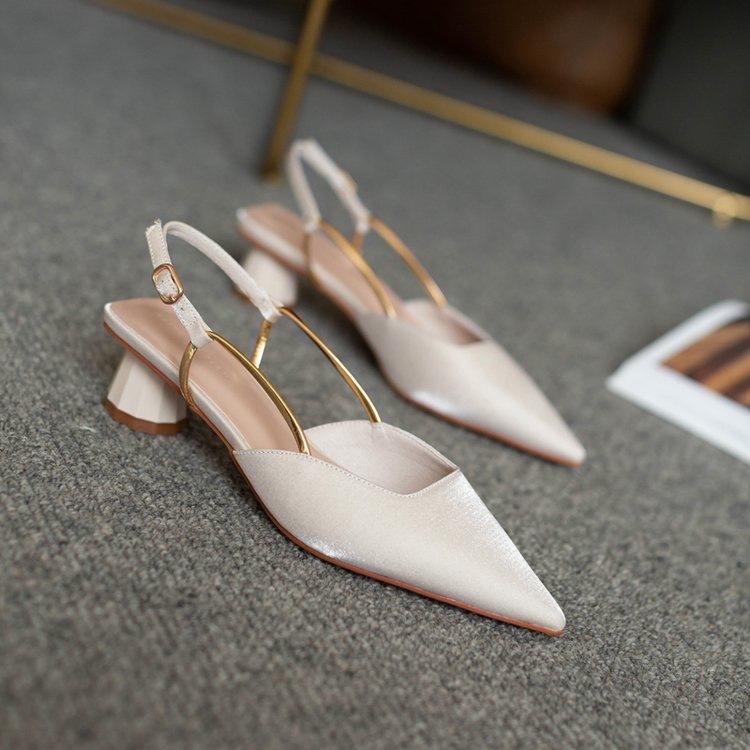 

Pointed one-word with thick heel, high-end sandals for women in the summer of 2024, new rear air, medium heel temperament sandals for women 34