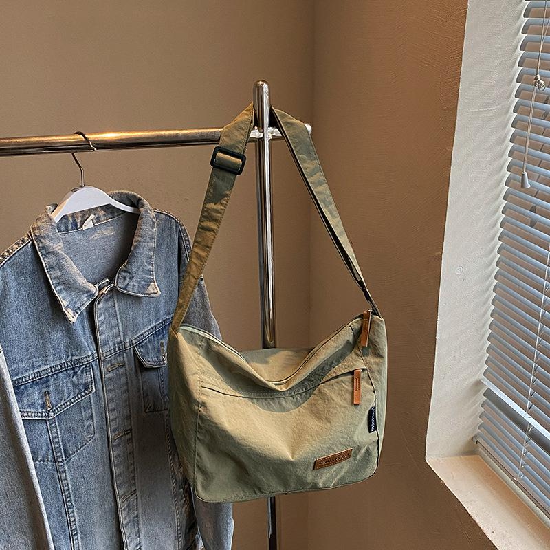 Light And Versatile Large-Capacity Tote Bag Women'S Summer Commute Leisure Travel Messenger Canvas Bag