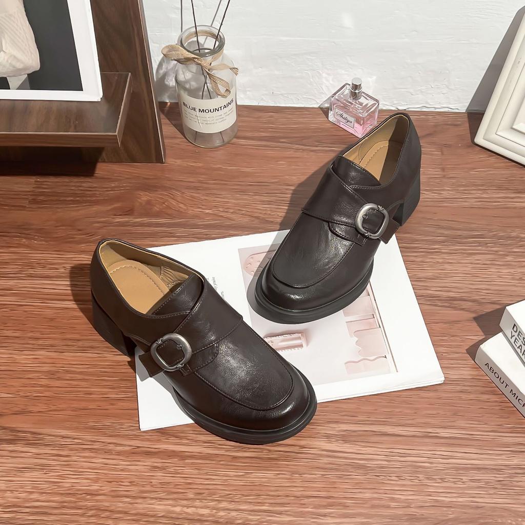 Grape mother retro small leather shoes women's 2025 French uniform women's shoes bag head soft waxy one pedal versatile loafers women