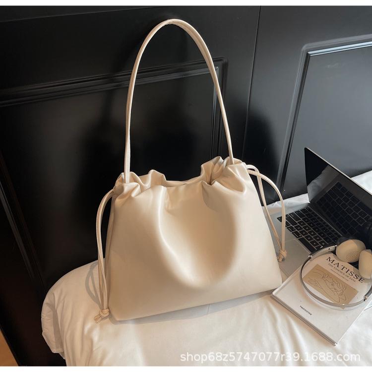 Summer small bag women's 2025 new simple and versatile shoulder messenger bag is popular this year ins tote bag