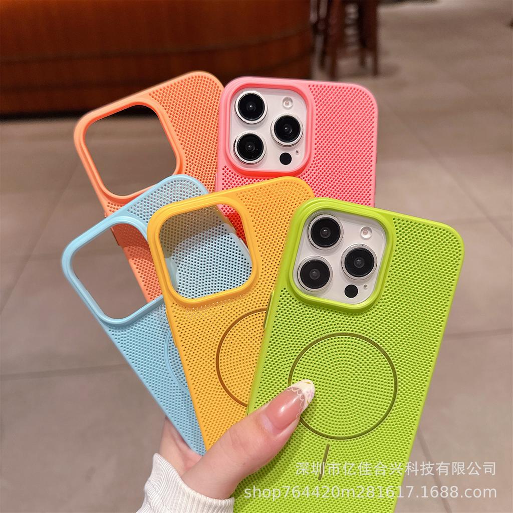 Ice summer heat dissipation magnetic suction mesh, suitable for Apple 17PROMAX ultra-thin PC matte mobile phone case iPhone16