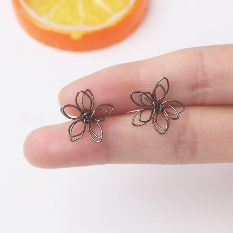 

Gold Color Lotus Women s Stud Earrings Handmade Hollow Flowers Small Earring Brincos boucle d oreille fashion Zircon bijoux