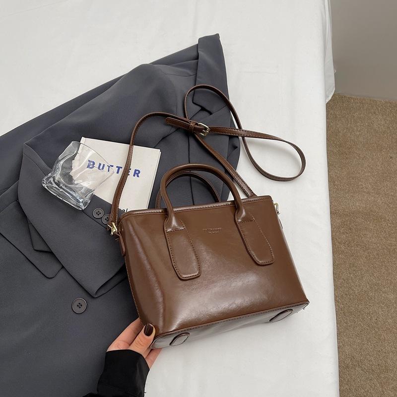 This year, the popular small bag ladies 2025 new brown fashion handbag versatile messenger bag bucket bag