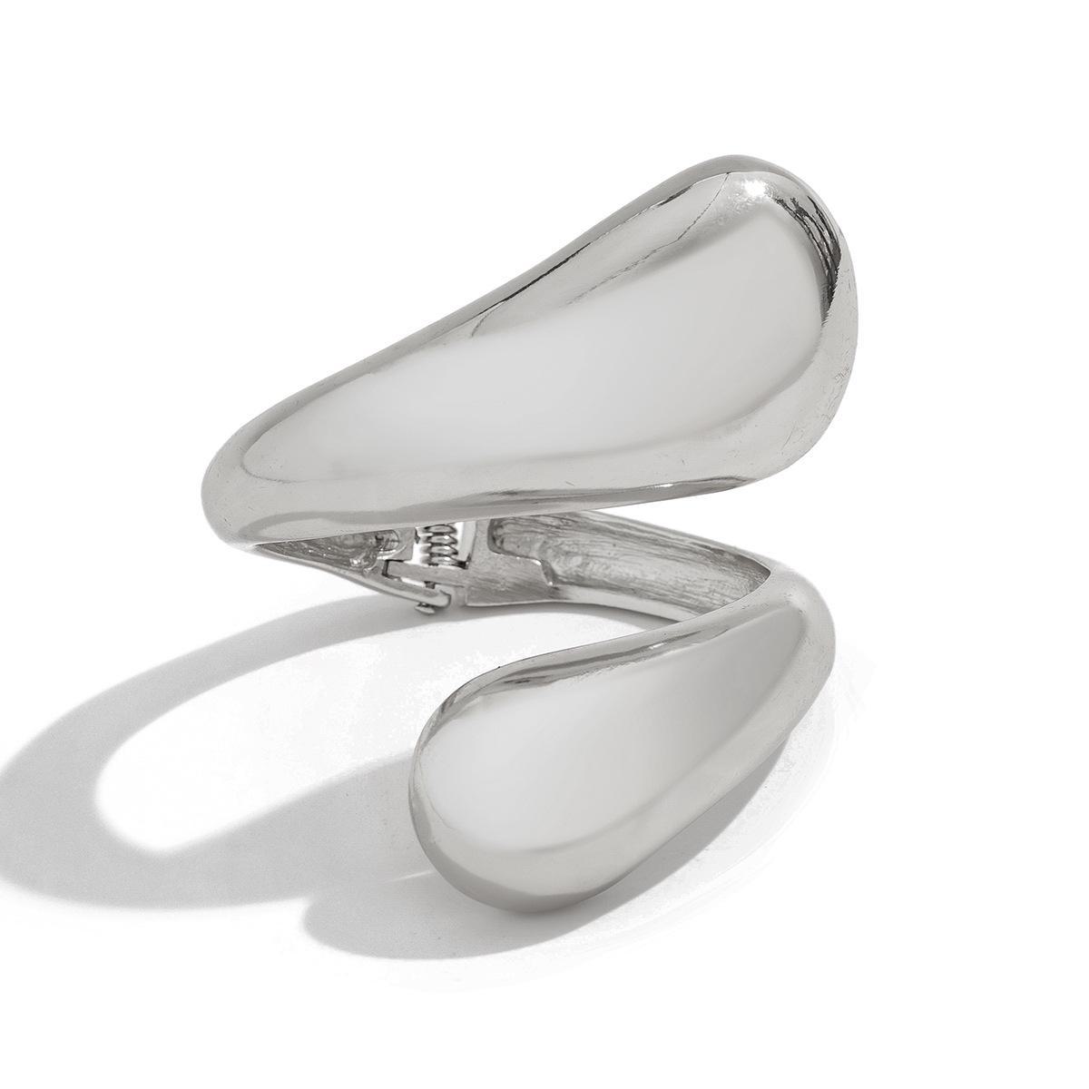 

Европейский и американский модный металлический текстурированный браслет-капля с открытым объятием - преувеличенный весенний дизайн для женщин