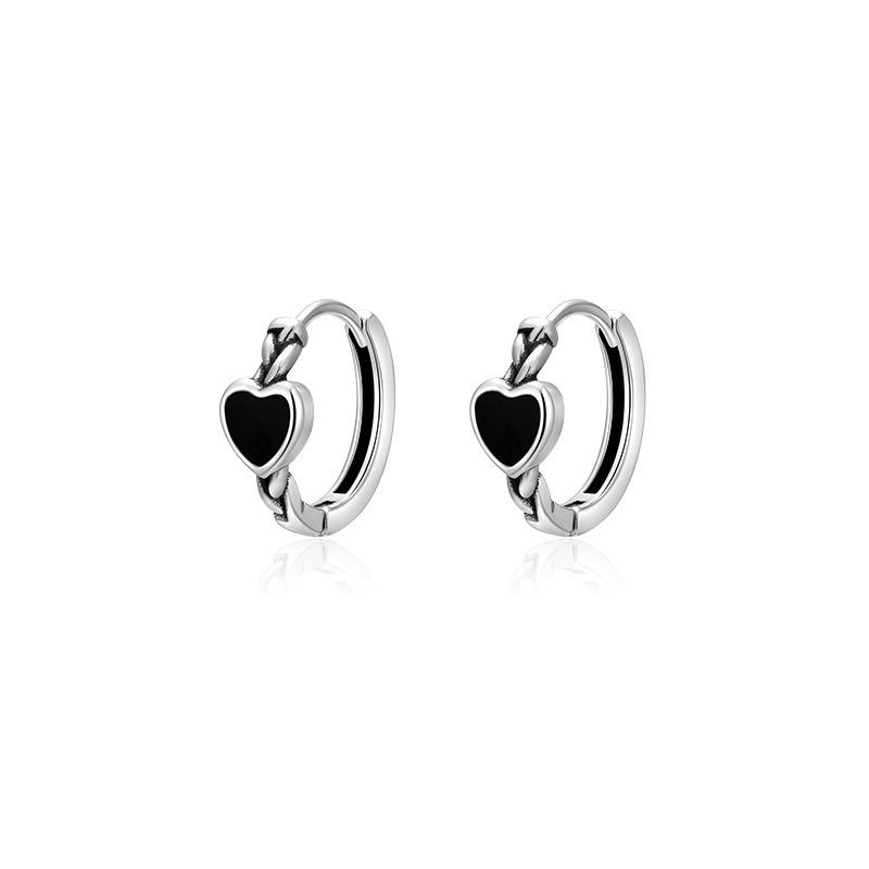 Minimalist new black heart-shaped earrings, retro and niche design, cool style earrings
