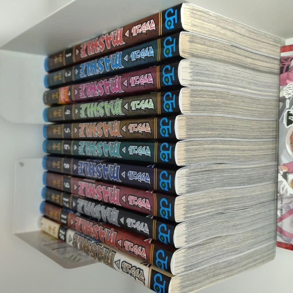 [USED] MASHLE manga with bonus features