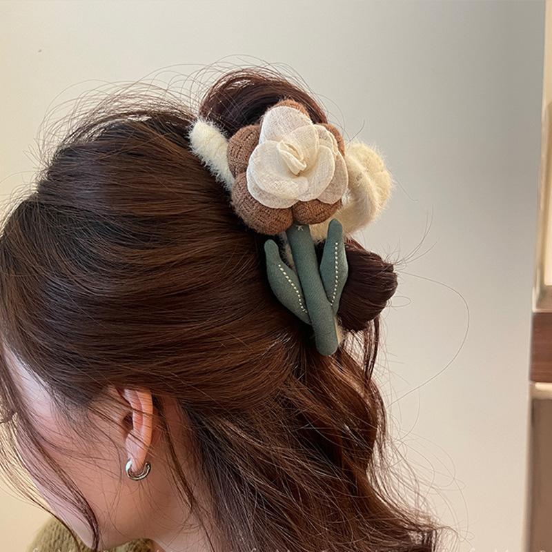 1pc Autumn and Winter Shark Hair Clip, Plush Hair Clip, High-end Feeling At the Back of the Head, Forest Style Flower Hair Clip