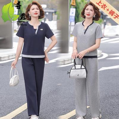 Short-Sleeve Striped Sportswear Set: Casual, Loose, Stylish Suit with Small Lapel for Middle-aged and Elderly Women (40+).