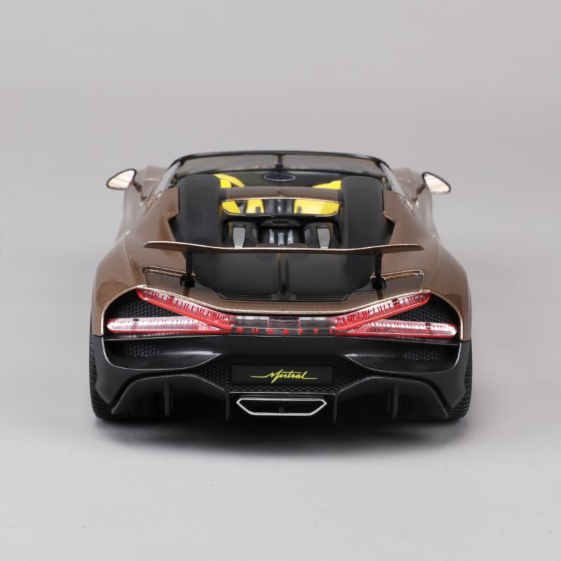 New In Stock Bburago 1:18 Bugatti W16 Mistral Gold Version Alloy Miniature Bugatti Supercar Mistral Diecast Model Custom Toys