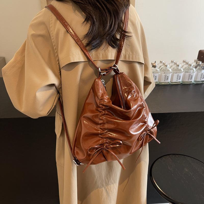 

Premium retro pleated bag shoulder bag women s 2024 new commuter large capacity backpack коричневий