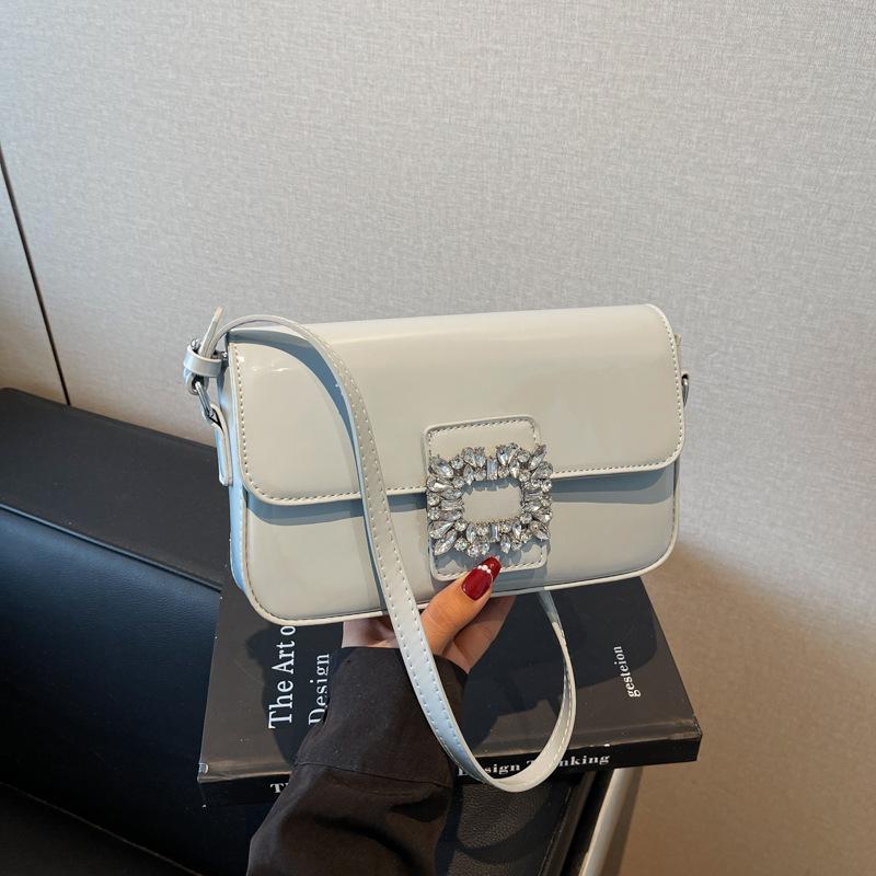 

Популярная в этом году женская сумка 2025 лето новая сумка в иностранном стиле с бриллиантами на плечо лаковая глянцевая сумка-мессенджер тренд 23*5*13 синий