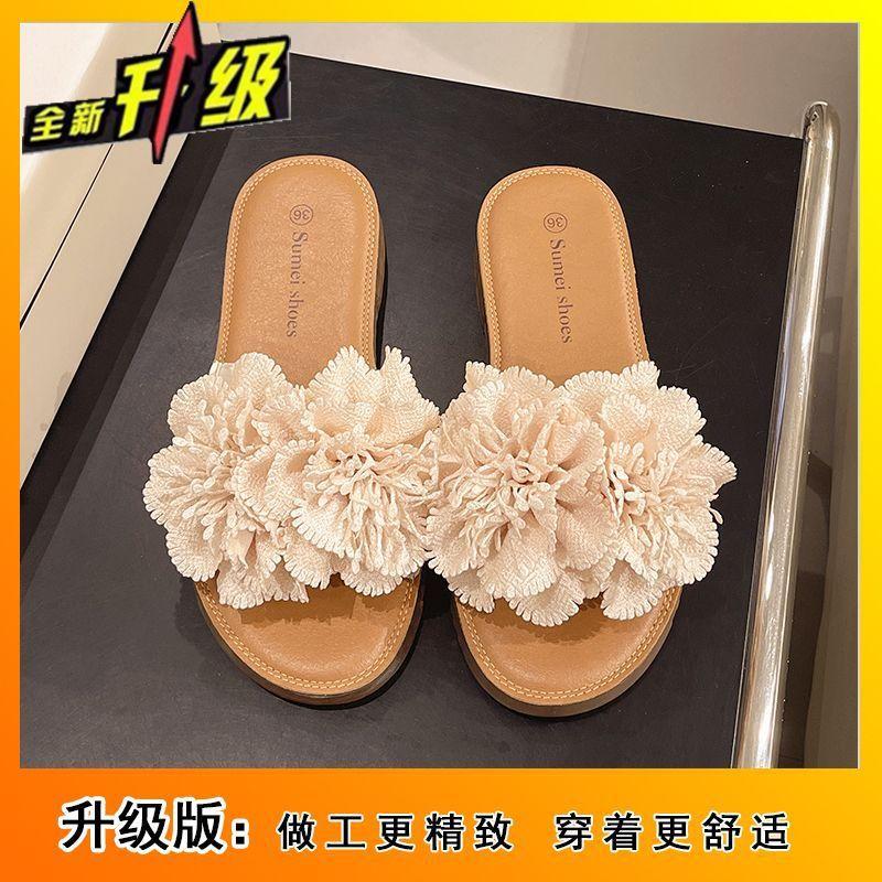 Fashion Internet celebrity versatile slippers female 2025 summer wear fairy wind flowers flat bottom beautiful beach sandals