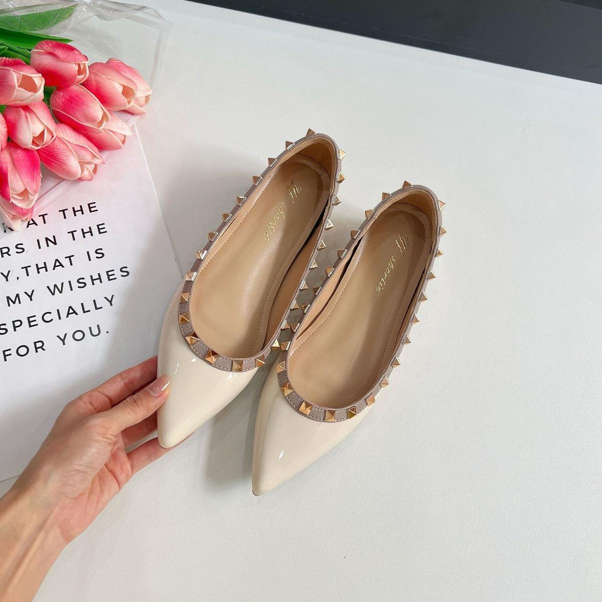 

Sheepskin version~ inner height increase 5cm rivet shallow mouth pointed leather French temperament single shoes women s versatile flat shoes 40