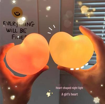 Luce Notturna LED a Forma di Cuore per il Festival Qixi 520 - Lampada Romantica da Comodino per San Valentino