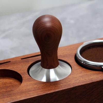 Dřevěný odolný držák na espresso se zásuvkou, stojan na tamper na kávu, tamperovací stanice se 3 otvory, držák na tamper na kávový filtr