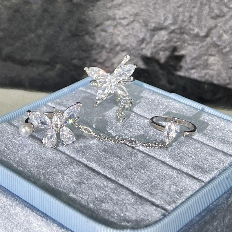 2026 French Light Luxury Fringed Butterfly One-piece Ring Female Super Fairy Ins High-end Full Diamond Chain Temperament Niche Ring