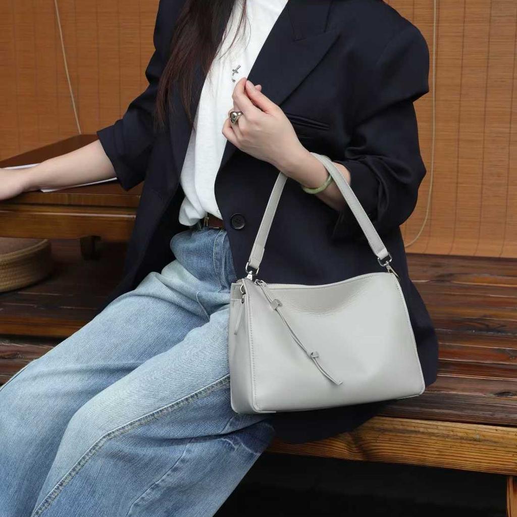 2025 A/W Top Grain Slumped Leather Shoulder Bag - Women's Genuine Crossbody Pillow Purse, Premium Commute Underarm Bag