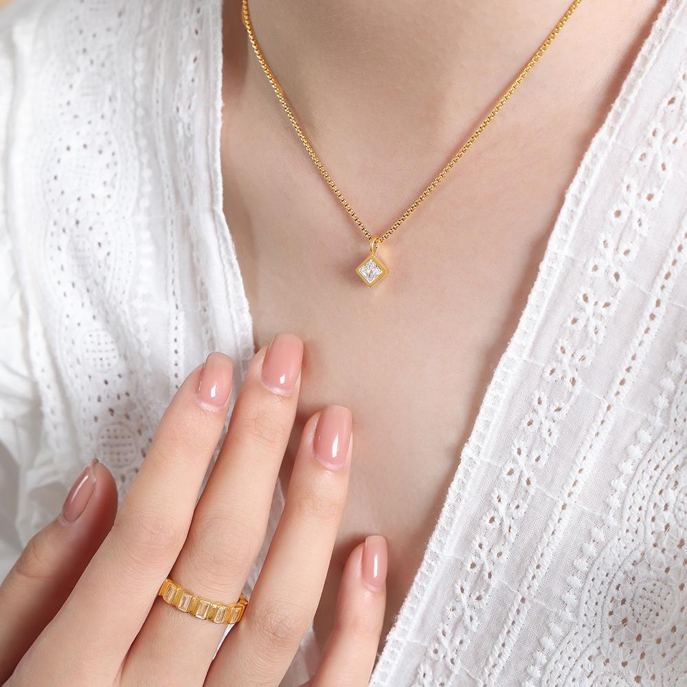 

Selling Hot Retro Luxury Necklace With Square Inlaid Gemstones Titanium Steel Pendant StyleA