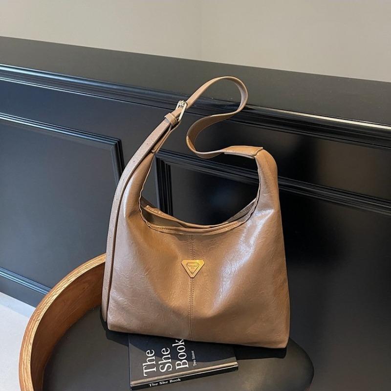 New Retro Large-capacity Armpit Bag Female Tote Bag with Simple Texture and One-shoulder Tote Bag.