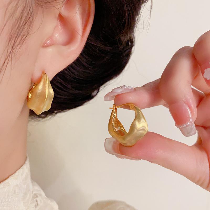 Wind gold irregular brushed rings, ear buckles, earrings, simple temperament, high-end earrings, women