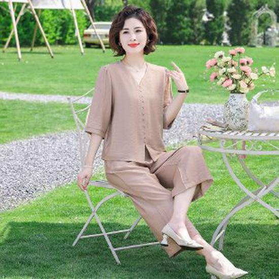 

2025 Women s Casual Two-Piece Set: Summer Fashion Top & Wide-Leg Pants for Middle-aged & Elderly Mothers 4XL (recommended 135-145 jin)